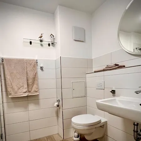 Lägenhet Kleine Auszeit -- Inklusive Parkplatz & Wifi, Geschirrspueler, Waschmaschine & Terrasse Mit Strandkorb -- Perfekt Fuer Urlaub & Business