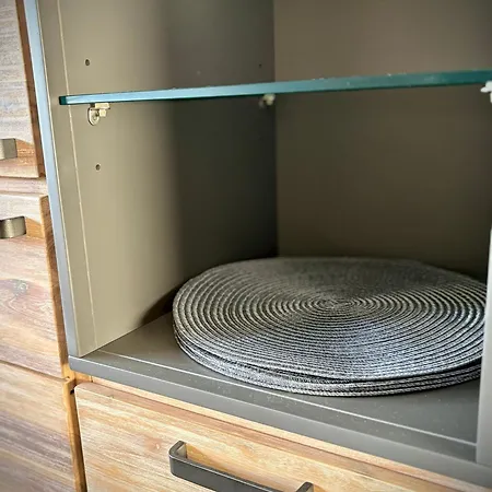 Kleine Auszeit -- Inklusive Parkplatz & Wifi, Geschirrspueler, Waschmaschine & Terrasse Mit Strandkorb -- Perfekt Fuer Urlaub & Business Lägenhet