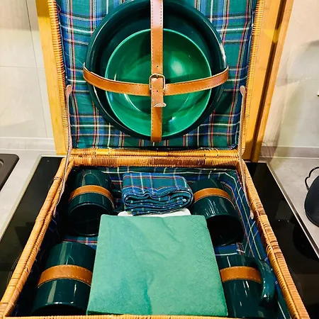 Kleine Auszeit -- Inklusive Parkplatz & Wifi, Geschirrspueler, Waschmaschine & Terrasse Mit Strandkorb -- Perfekt Fuer Urlaub & Business