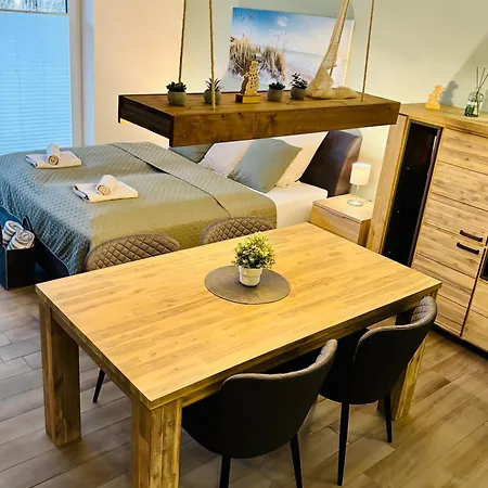 Kleine Auszeit -- Inklusive Parkplatz & Wifi, Geschirrspueler, Waschmaschine & Terrasse Mit Strandkorb -- Perfekt Fuer Urlaub & Business *