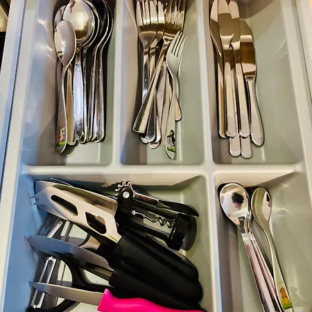 Kleine Auszeit -- Inklusive Parkplatz & Wifi, Geschirrspueler, Waschmaschine & Terrasse Mit Strandkorb -- Perfekt Fuer Urlaub & Business Lägenhet