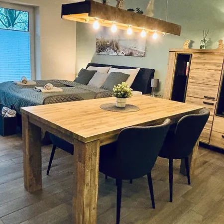 Lägenhet Kleine Auszeit -- Inklusive Parkplatz & Wifi, Geschirrspueler, Waschmaschine & Terrasse Mit Strandkorb -- Perfekt Fuer Urlaub & Business